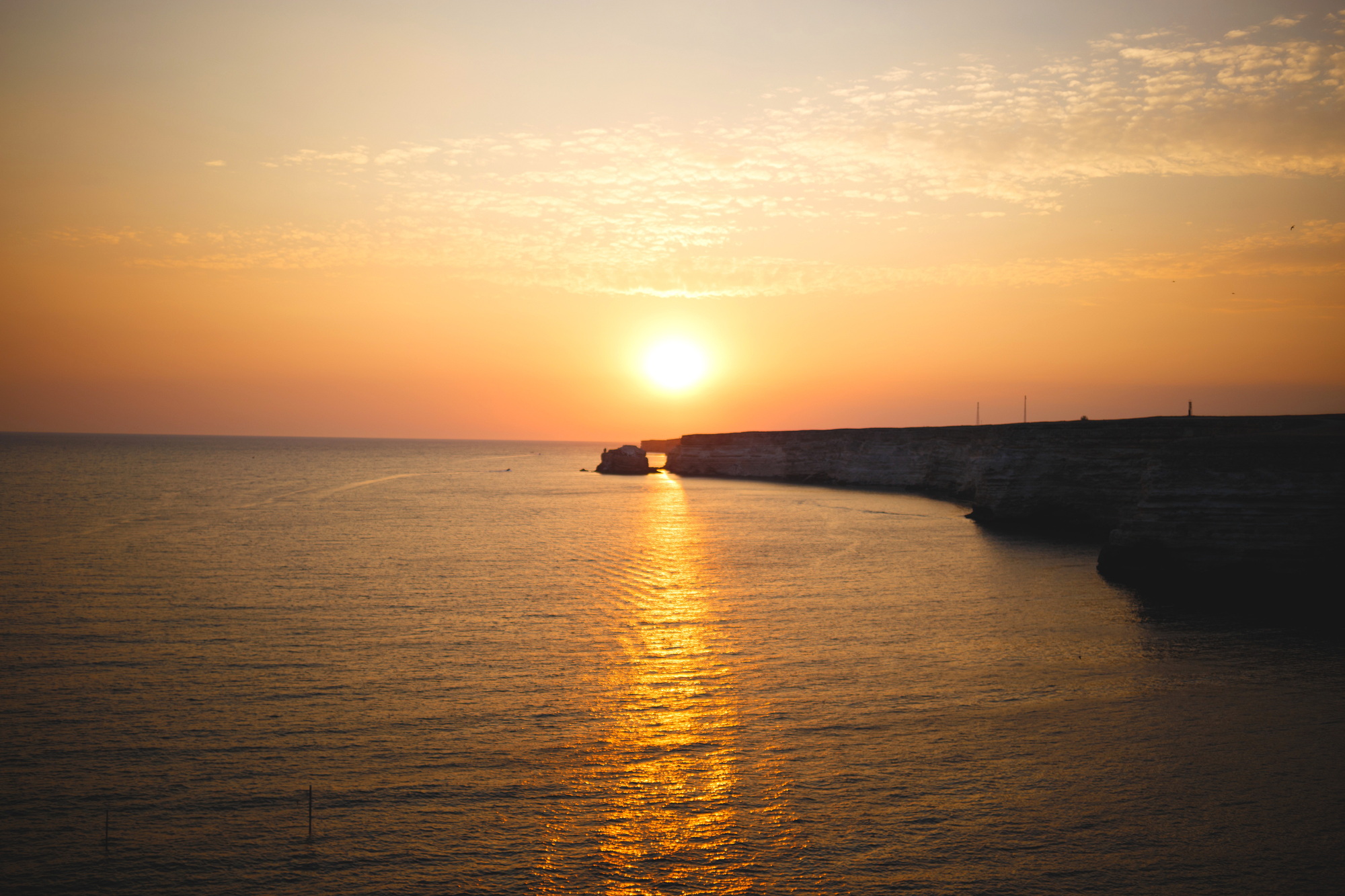 beautiful sunset sun sets in the sea